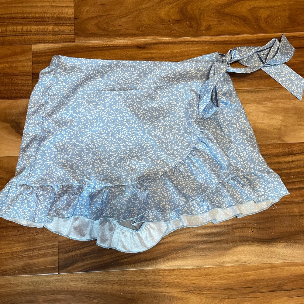 Size large SHEIN floral skirt
